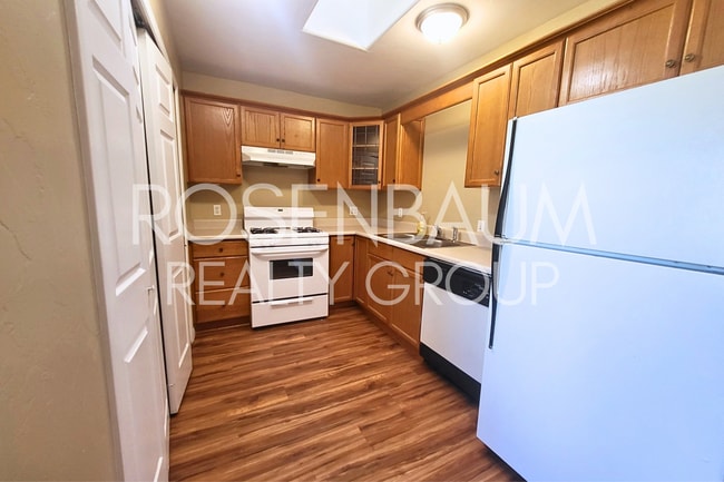 Building Photo - Charming and cozy 2-bedrooms, 2-baths apar...