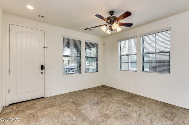 Foto del edificio - 869 E Doral Ct