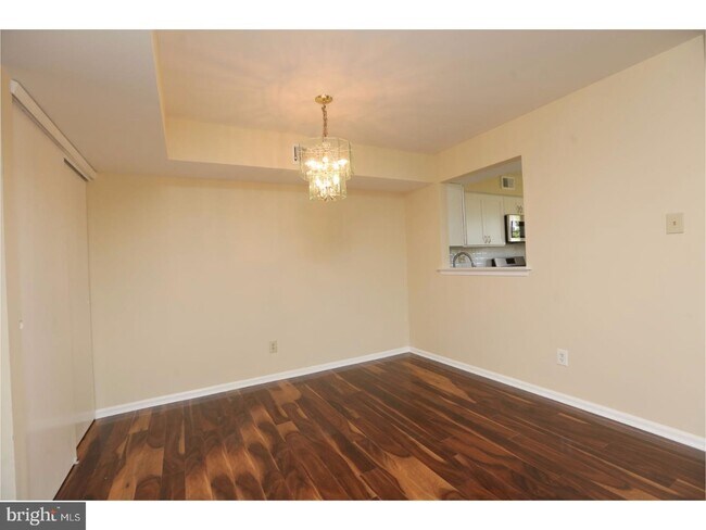 Building Photo - 15015 Hopkins Ct