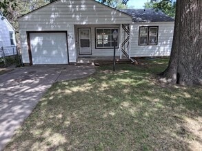 Building Photo - 646 S Pinecrest Ave