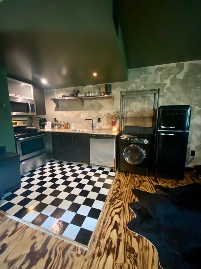 Foto del edificio - 651 NE 60th St