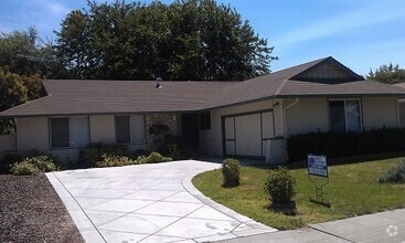 Building Photo - 819 Cherokee Dr