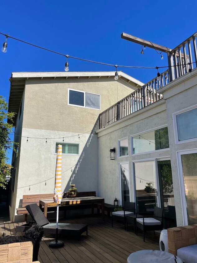 Upstairs unit - 409 Waterview St