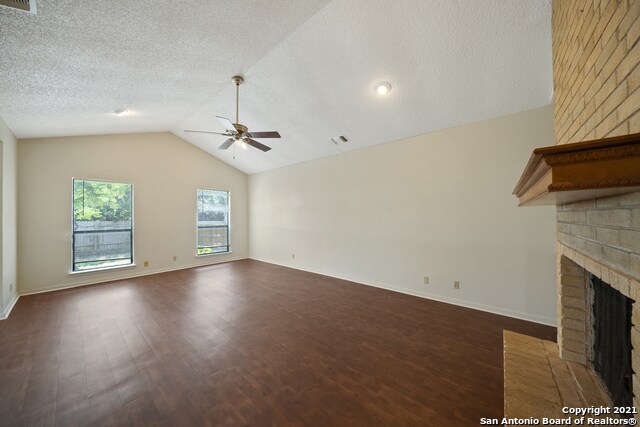 Foto del edificio - 8731 Welles Dale Dr