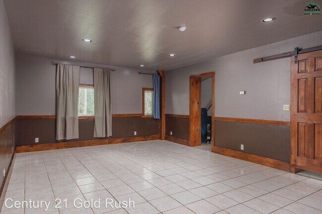 Building Photo - 4 br, 2.5 bath House - 3160 Treaty Street