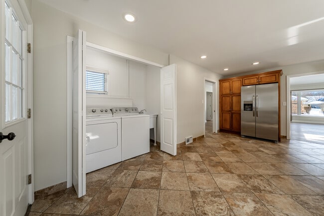 Building Photo - 2659 W Asplin Dr