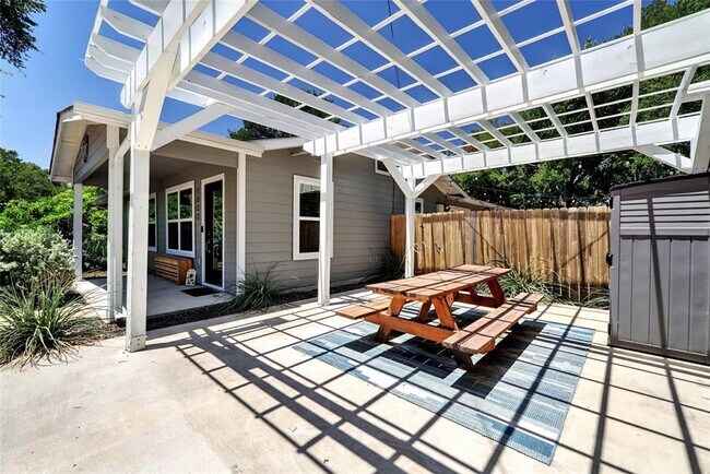 Foto del edificio - 1800 Elmira Rd