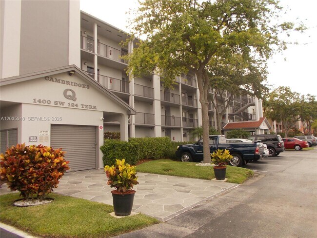Foto del edificio - 1400 SW 124th Terrace