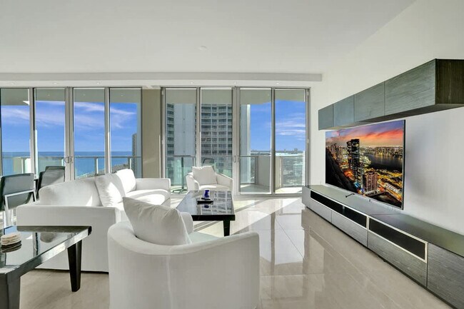 Foto del edificio - 3100 N Ocean Dr
