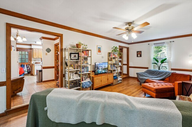 Foto del edificio - Beautiful 3br/2.5ba Two-Story Home 15 Minu...