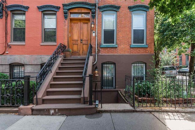 Building Photo - 612 Jersey Ave