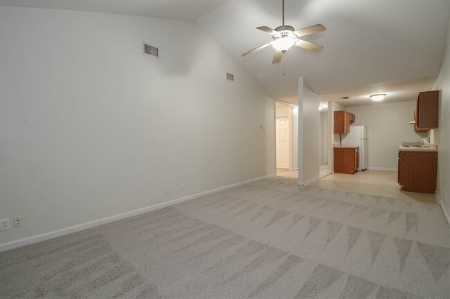 Foto del edificio - 299-F3 Raleigh Drive