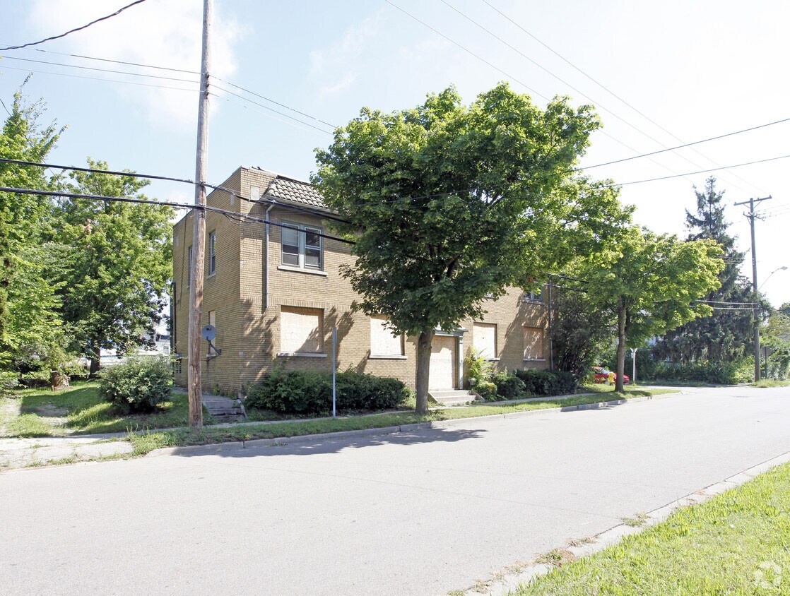 246 Liberty St, Pontiac, MI 48341 Apartments in Pontiac, MI