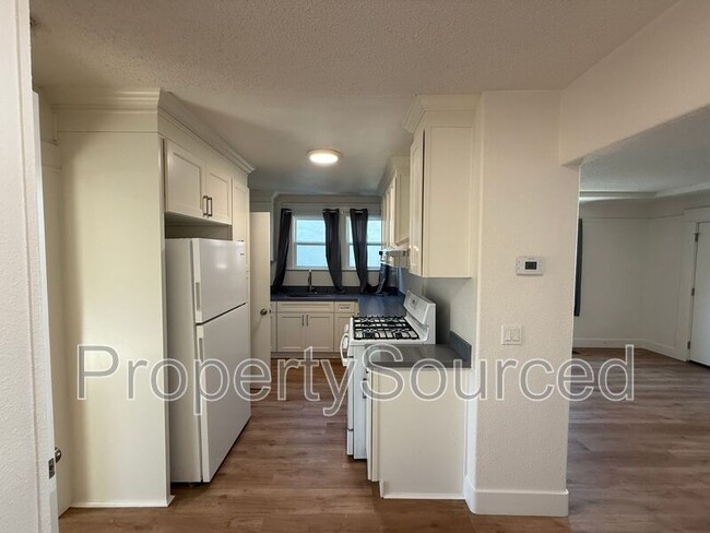 Foto del edificio - 940 N Sierra Nevada St