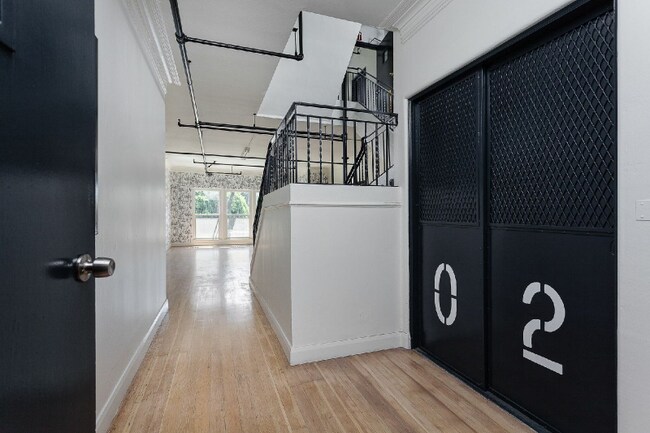 Foto del edificio - 681 Shatto Pl