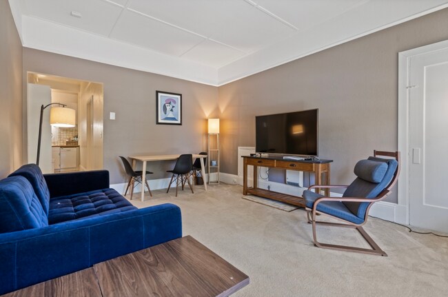 Foto del edificio - 1 Bed, 1 Bath Ground Floor Unit in Incredible Location w/ Flexible Lease Terms