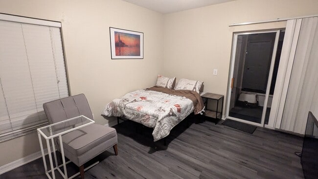 Photo - 2920 E Jefferson St Apartments