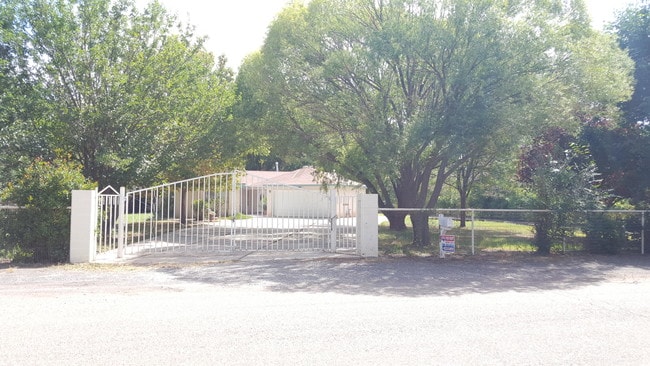 Building Photo - 1000 Ranchero Rd