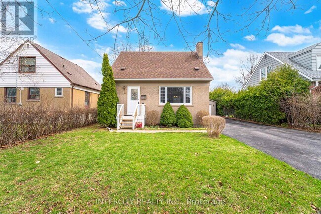 Photo du bâtiment - 49 McCaul St