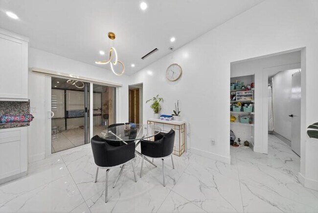 Building Photo - 849 Camellia Dr