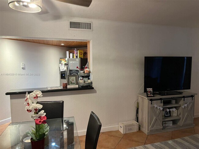Foto del edificio - 9715 Fontainebleau Blvd
