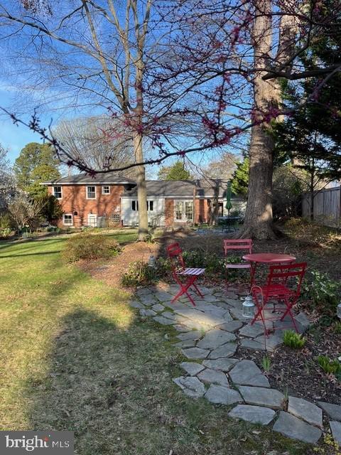 Building Photo - 1329 N Ivanhoe St