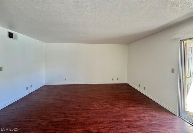 Foto del edificio - 5422 River Glen Dr