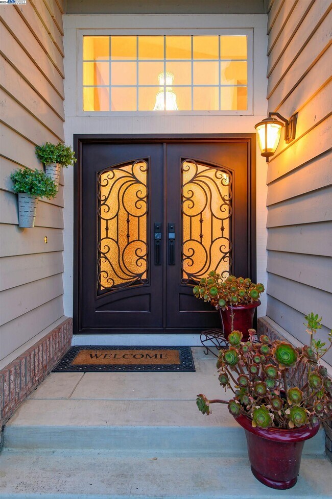 Foto del edificio - 8113 Regency Dr