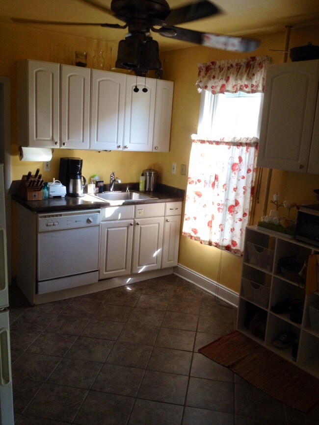 Kitchen - 88 Grove St
