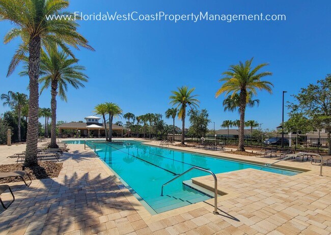 Foto del edificio - LOVELY 3 BEDROOM TOWNHOME IN HARMONY LAKEW...