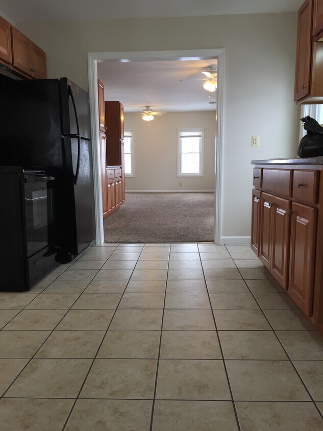 9 Ashley St Unit 2, Westfield, MA 01085 Apartments in Westfield, MA