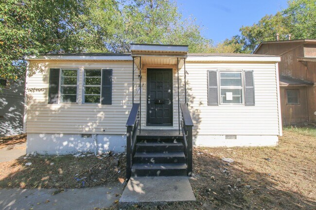 Building Photo - Charming 3 bedroom Home