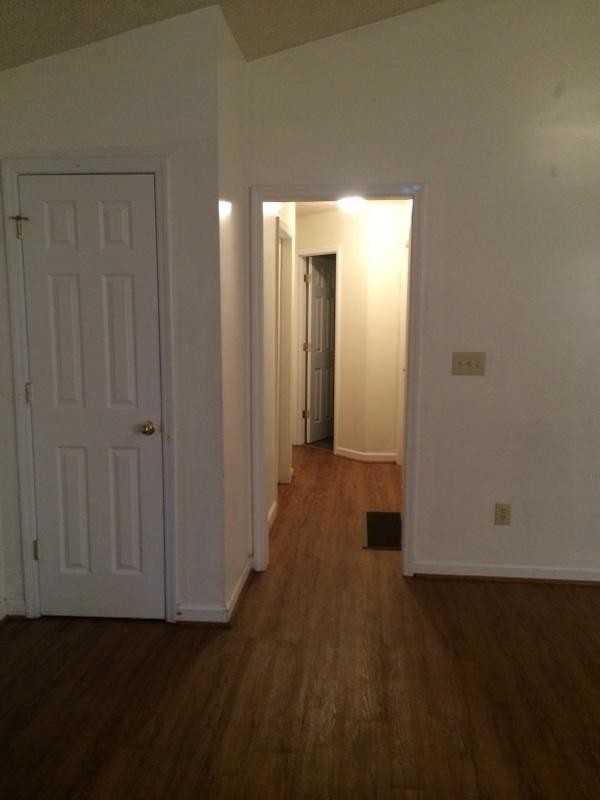 Building Photo - 210 Simpson Ave
