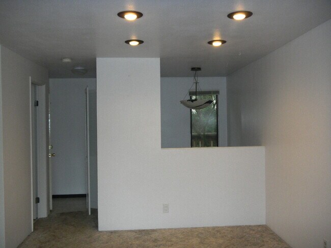 Foto del edificio - 2 Bedroom Condo in Southeast Eugene