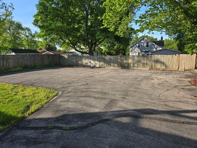 Foto del edificio - 422 E Fifth St