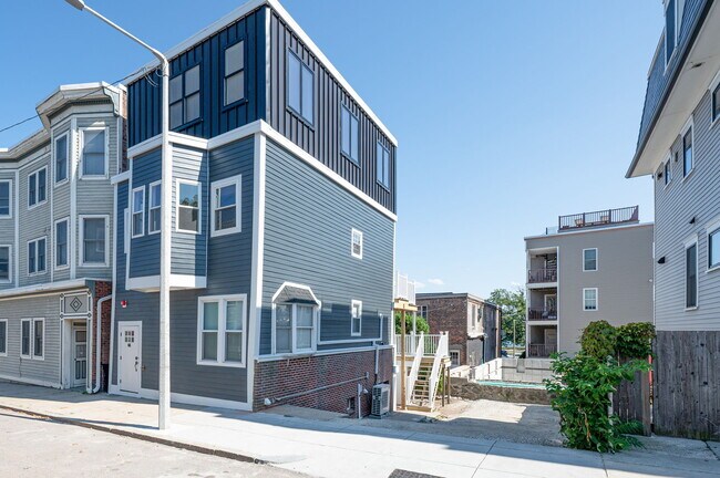 Foto del edificio - 465 E 8th St