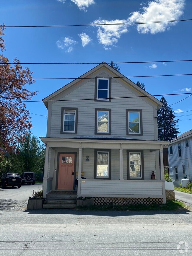 Building Photo - 11 Green Street