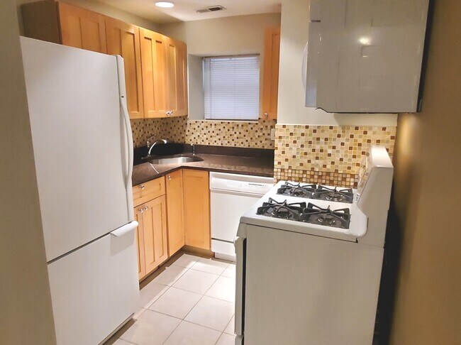 Building Photo - 4847 N Rockwell St