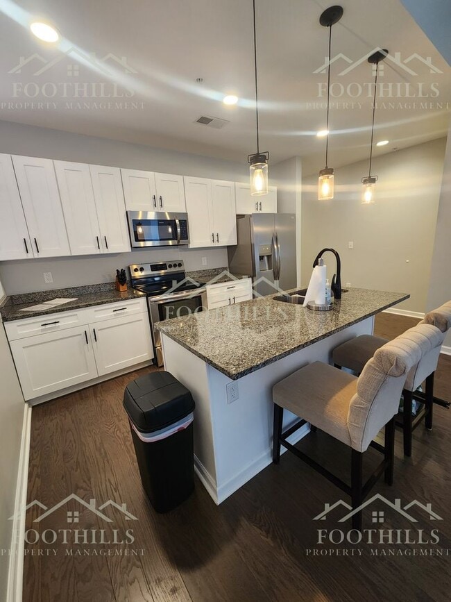 Building Photo - 214-216 N Main St