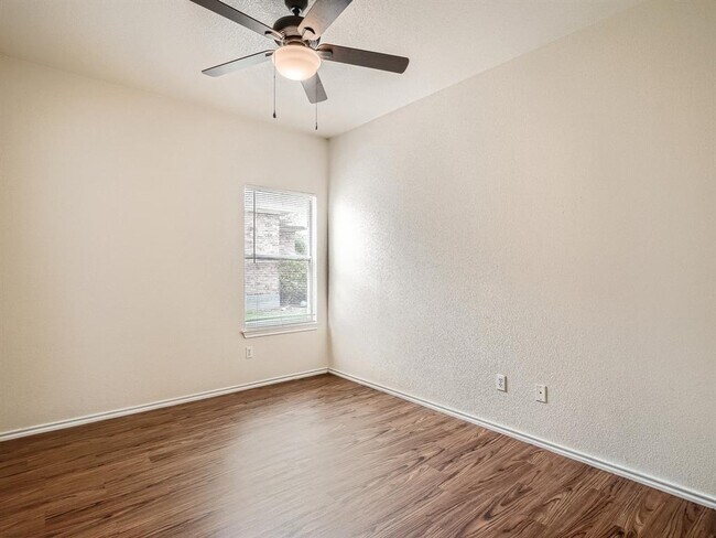 Building Photo - 256 Firwood N