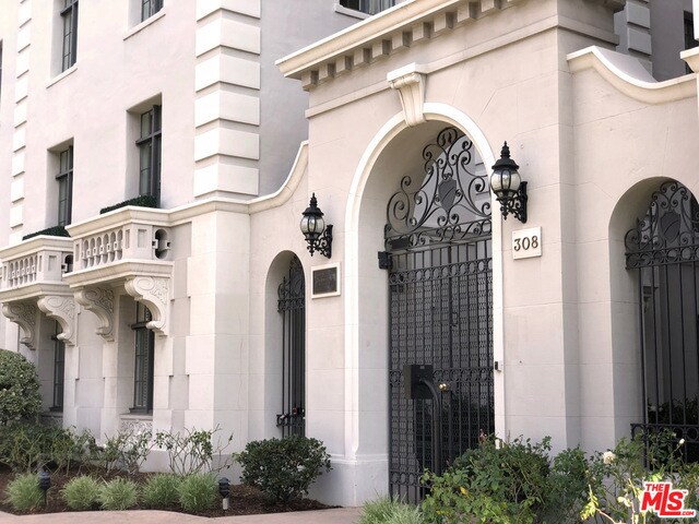 Foto del edificio - 308 N Sycamore Ave