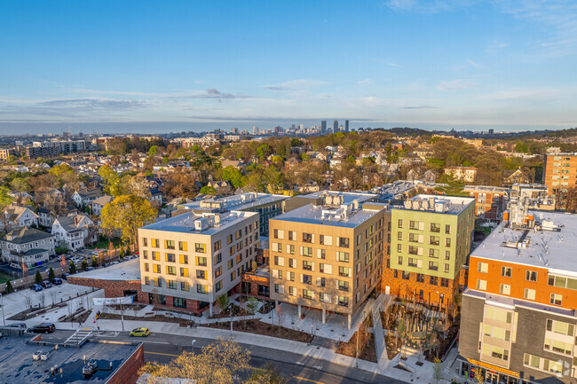 La 130 Chestnut Hill Avenue se encuentra en Boston, Massachusetts. - JJ Carroll Apartments