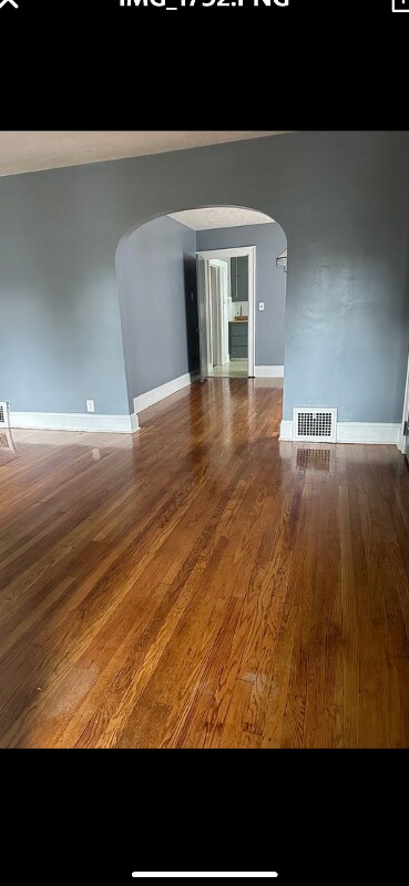 Foto del edificio - 1321 E 188th St