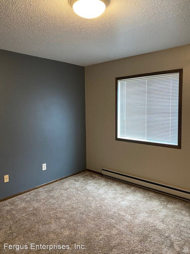 Building Photo - 825 E Cavour Ave