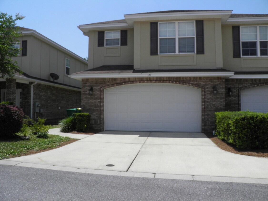 121 Big Oaks Ln, Niceville, FL 32578 Townhouse for Rent in Niceville