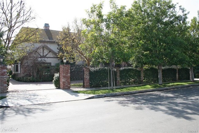 Building Photo - 5 br, 7 bath House - 13924 Weddington St