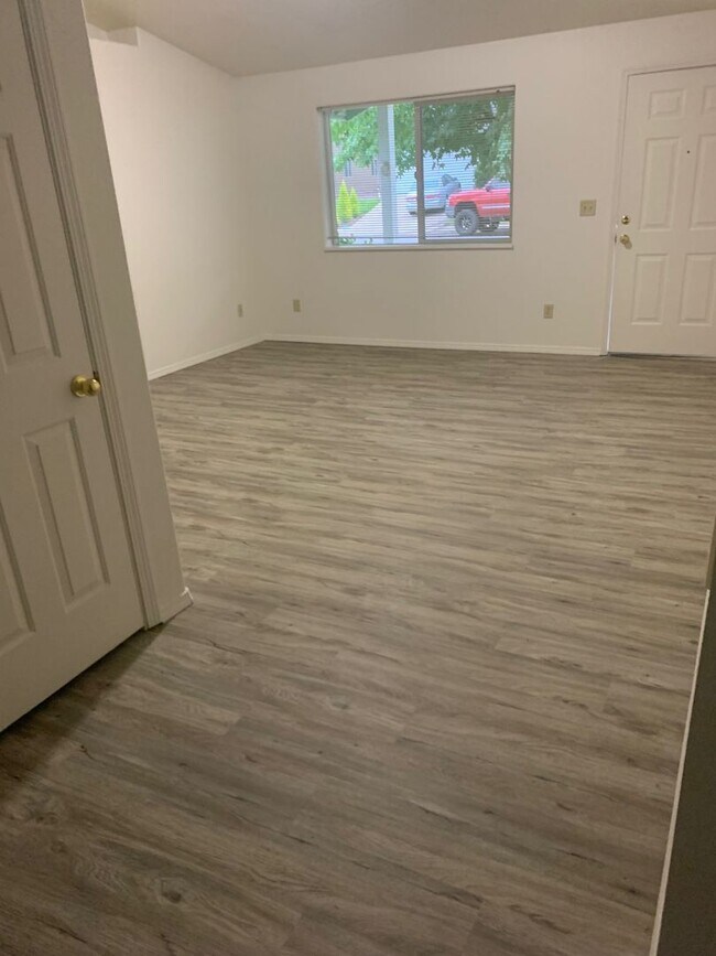 Building Photo - Duplex for Rent in our Greenridge Neighborhood