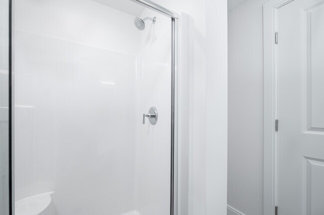 Building Photo - Ezio‘s Place