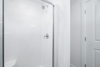 Building Photo - Ezio‘s Place