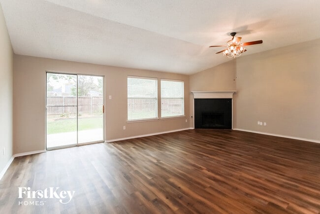 Building Photo - 813 Dayspring Dr